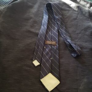 Black and whitw diagonal stripes necktie by Calvin